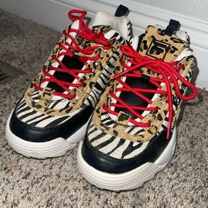 Tennis shoes fila. Like NEW